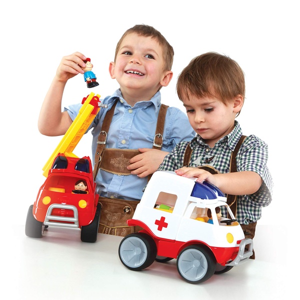 Suur kiirabiauto karbis image 3